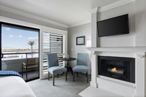 456 Embarcadero Inn & Suites